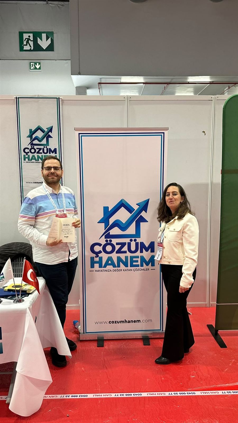 Doç. Dr. Cemal Aktürk, imzalı Derin kitabıyla yazar Sonay Başak Peltek